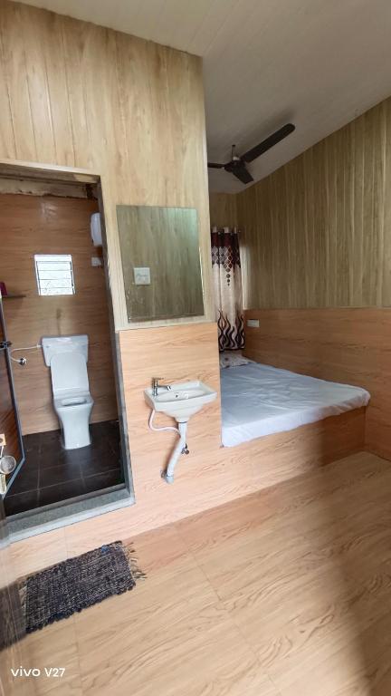 Thakur Farm - Deluxe Room (2 Adults + 1 Child)