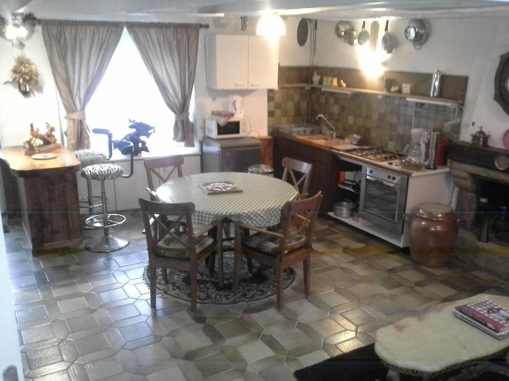 Kuchyň nebo kuchyňský kout v ubytování Gîte saint Germain