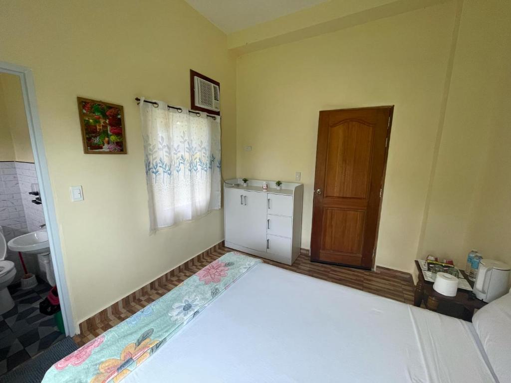 Postel nebo postele na pokoji v ubytování Whitesands Beach Resort