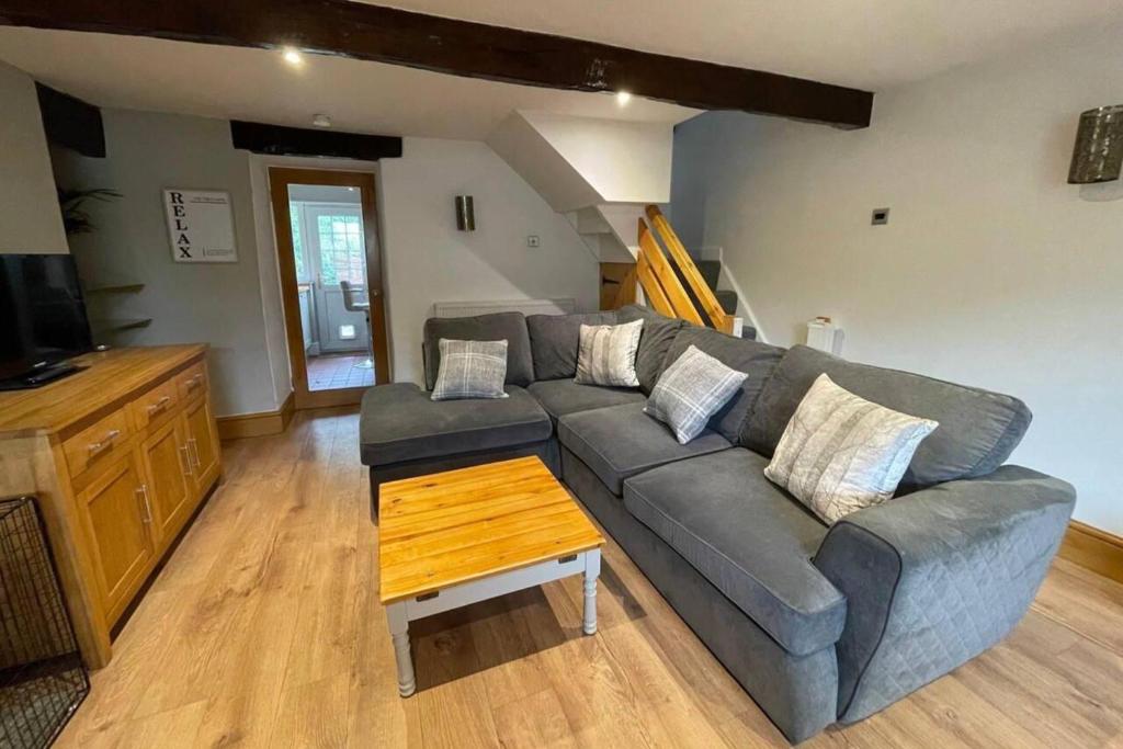 a living room with a gray couch and a table at 2Bed Cottage - Trawden - Pet Friendly - Sleeps4 in Colne