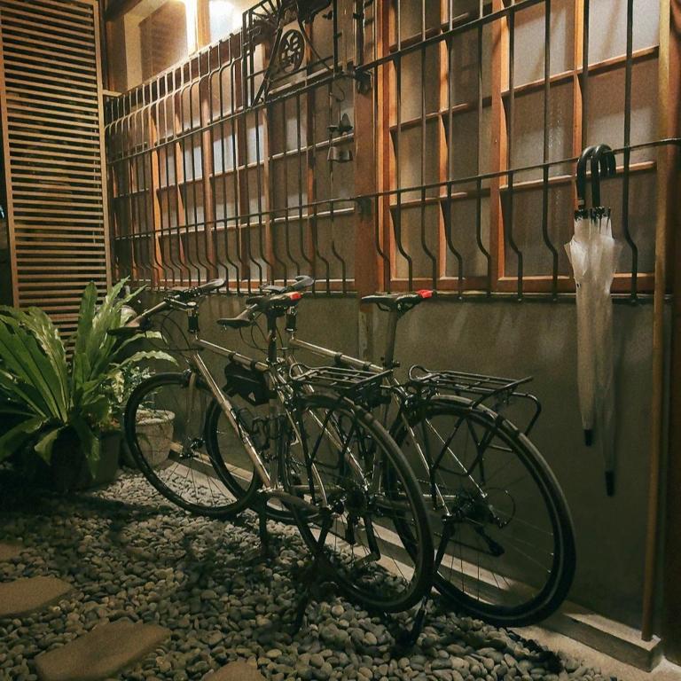 在錦小路平屋包棟民宿 Nishikikoji inn Bungalow BnB -寵物友善-國旅卡-T aiwan Lucky Land vouchers -Nintendo Switch- NETFLIX- 一軒家貸切内部或周边骑自行车