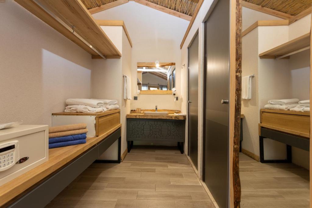 Postel nebo postele na pokoji v ubytování Gizli Cennet Villages Hotel