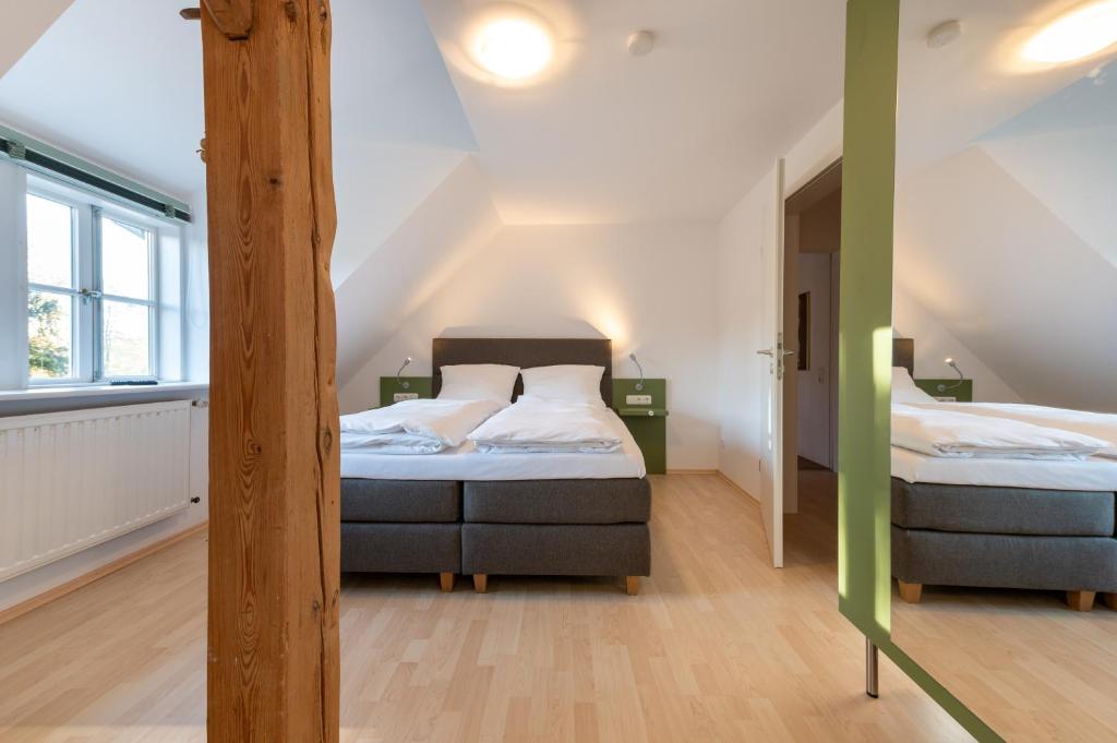 Kiwilodge - Double Room With Private Bathroom