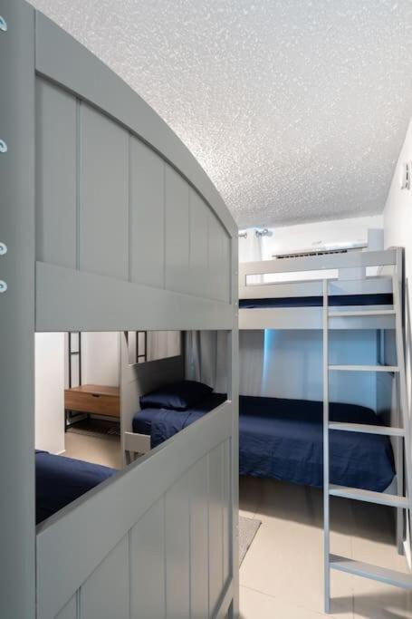 Postel nebo postele na pokoji v ubytování Aquaville Dorado Moderna Villa 1