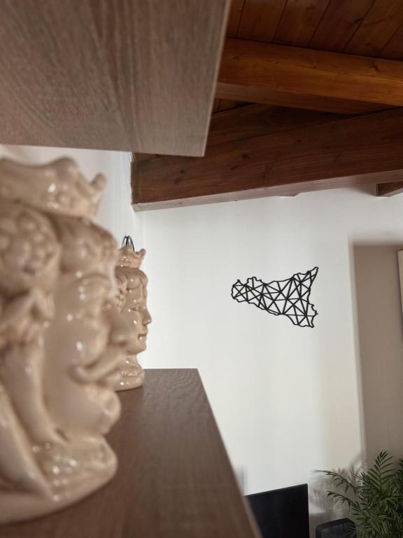 a sculpture on a shelf next to a wall at Moro House in Sferracavallo