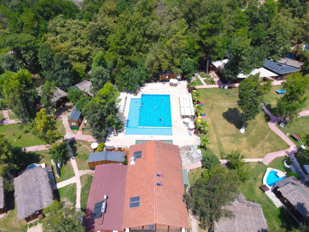 Bazén v ubytování Gizli Cennet Villages Hotel nebo v jeho okolí