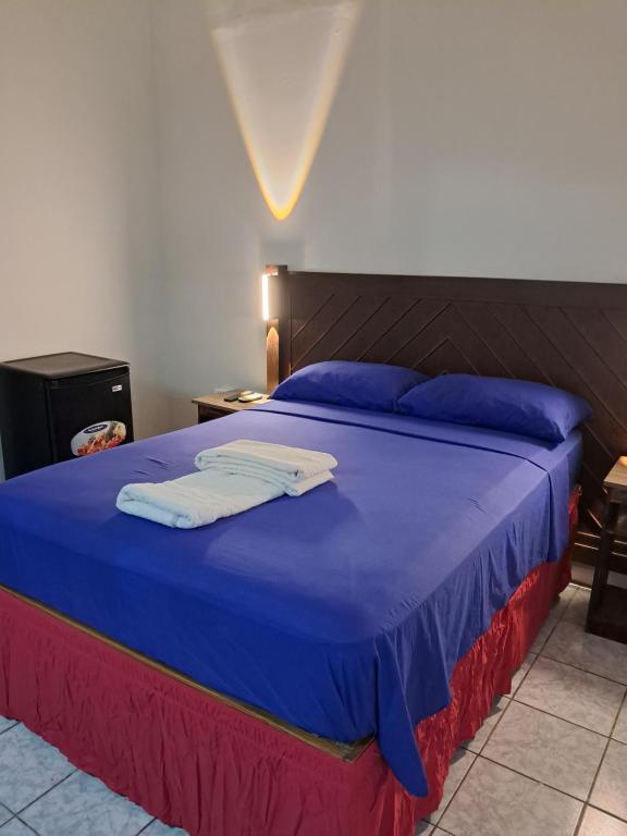 Postel nebo postele na pokoji v ubytování Mom's Place Negril