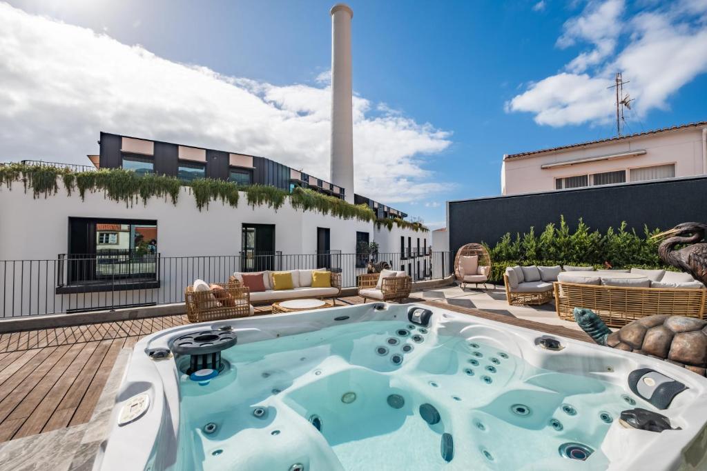 a hot tub on the roof of a building at Jacuzzi, Terrace & Infinity Pool at Savoy Insular in Funchal