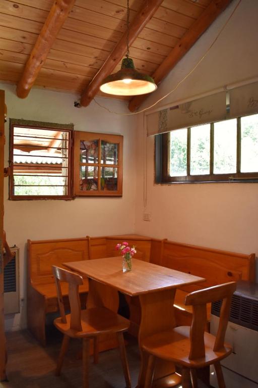 Restaurace v ubytování Cabañas La Oma Intiyaco