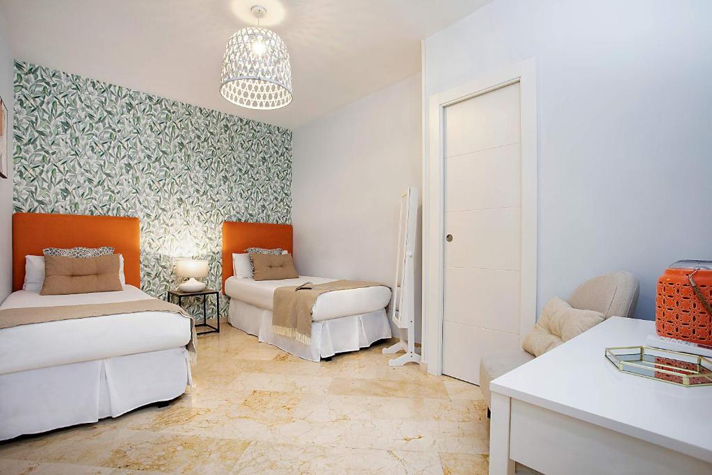 Postel nebo postele na pokoji v ubytování Genteel Home Tablas