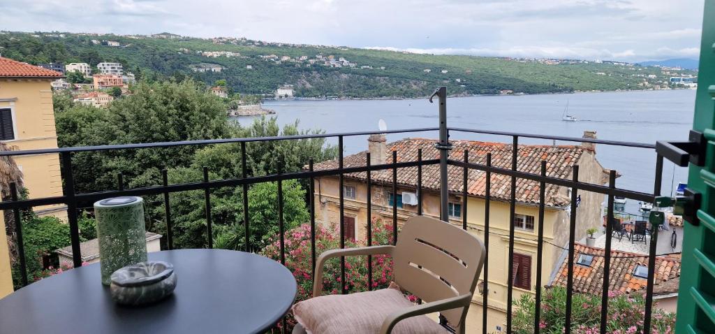a balcony with a table and a view of the water at Luxury Nobile Apartment with private parking in Opatija