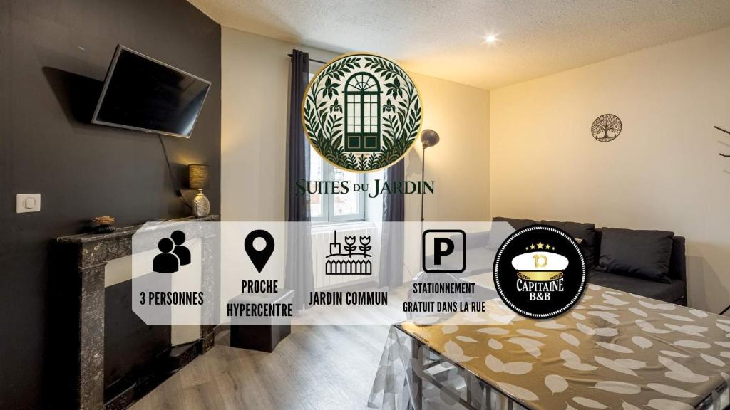 Cette chambre comprend un lit et un panneau mural. dans l'établissement Les Suites du Jardin 4 - L'irrésistible - Hypercentre, à Chaumont