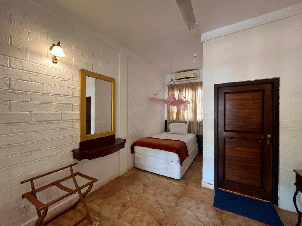 Postel nebo postele na pokoji v ubytování Hotel 4 U Saliya Garden