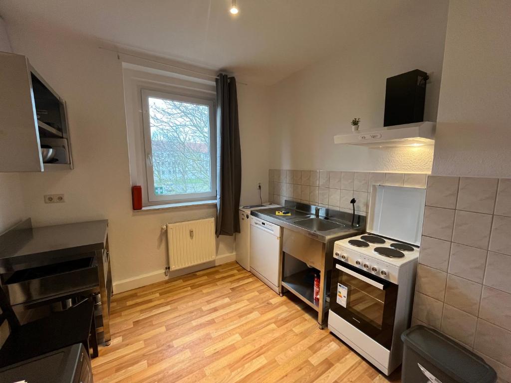 MonteurzimmerKING Merseburg - Apartamento De Tres Dormitorios