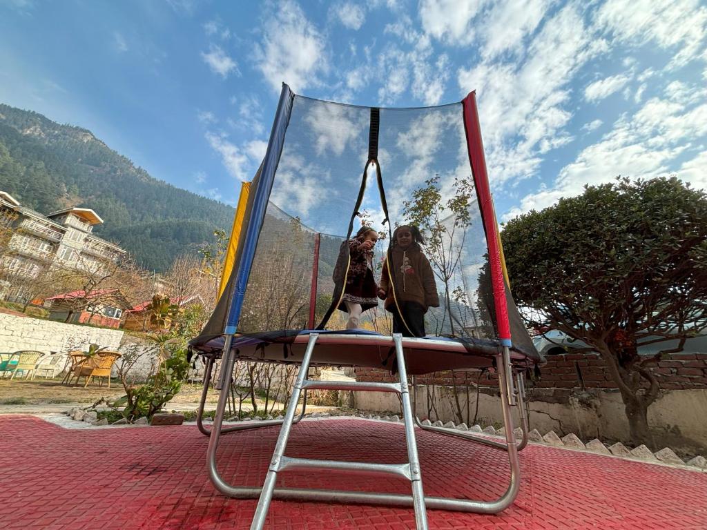 Hosté ubytování Hill River Resort - Central Heated & Air Cooled - Near Mall Road , Best Property of Manali 2024- 2025