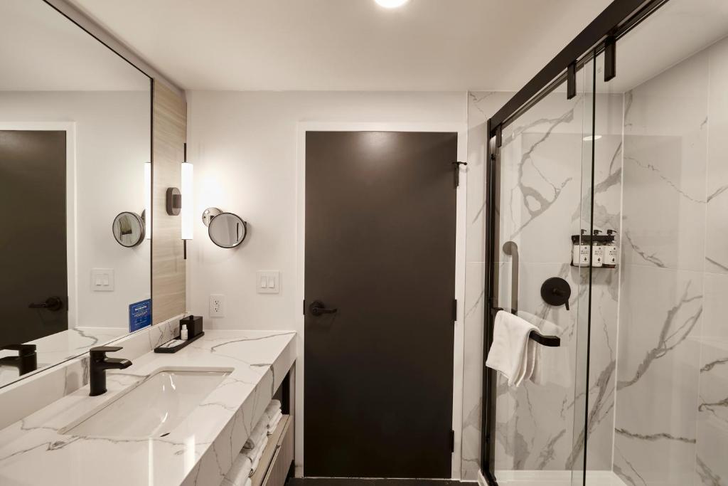 Bloom Mississauga, Tapestry Collection By Hilton - Resim 24