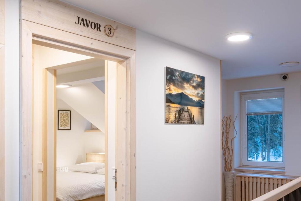 Postel nebo postele na pokoji v ubytování CHATA LESOVNA