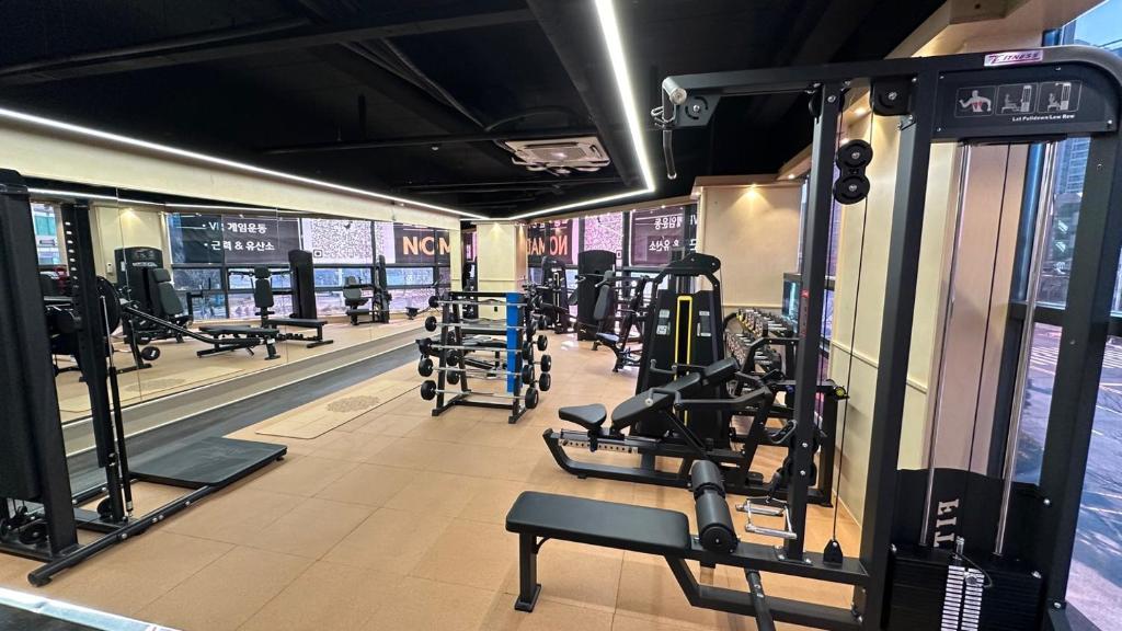 Fitness centrum a/nebo fitness zařízení v ubytování Nomad Live Hostel