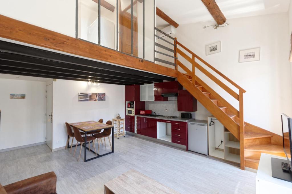 Photo de la galerie de l'établissement Magnifique Duplex Climatisé Centre-ville Réformé Canebière, à Marseille