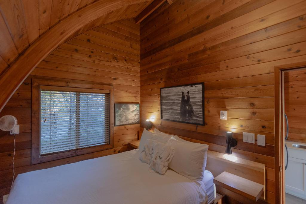 Postel nebo postele na pokoji v ubytování Ocean Village Resort