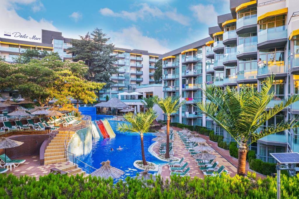 Bazén v ubytování SH Dolce Mare- All inclusive- Free Beach & Beach Bar nebo v jeho okolí