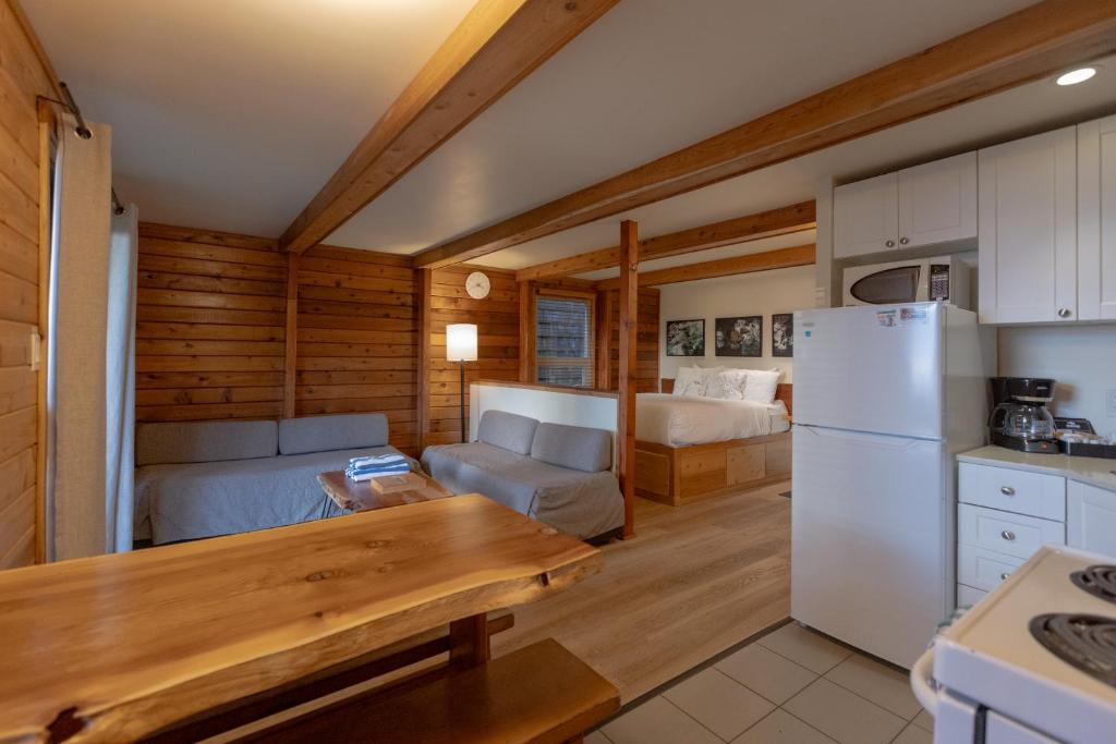 Kuchyň nebo kuchyňský kout v ubytování Ocean Village Resort