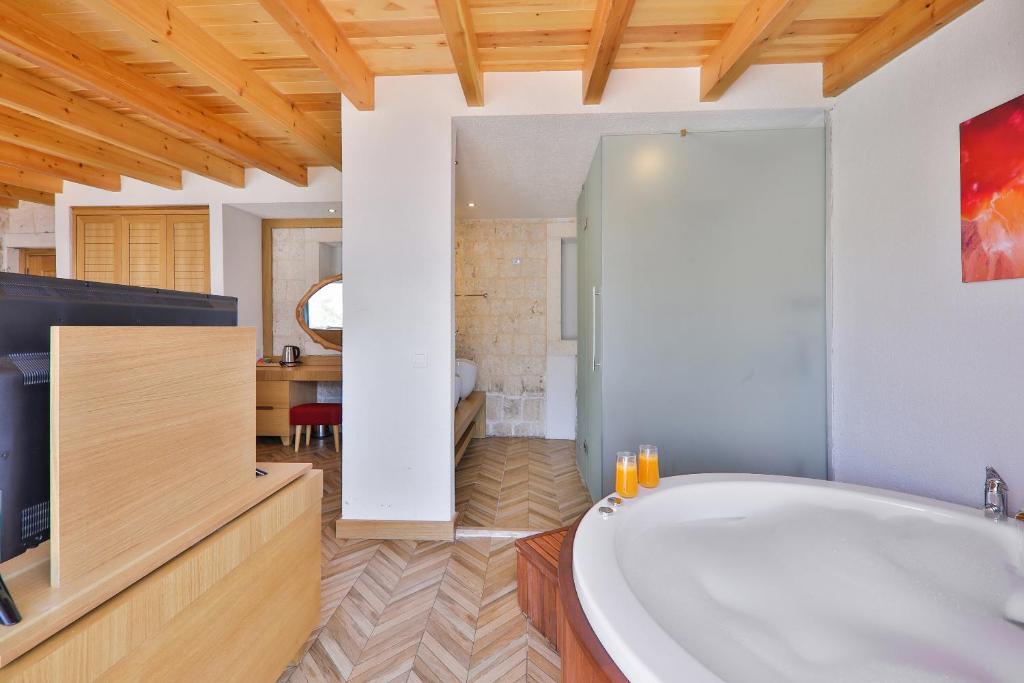 Atalante Hotel - Camera Suite Deluxe Con Jacuzzi E Vista Mare
