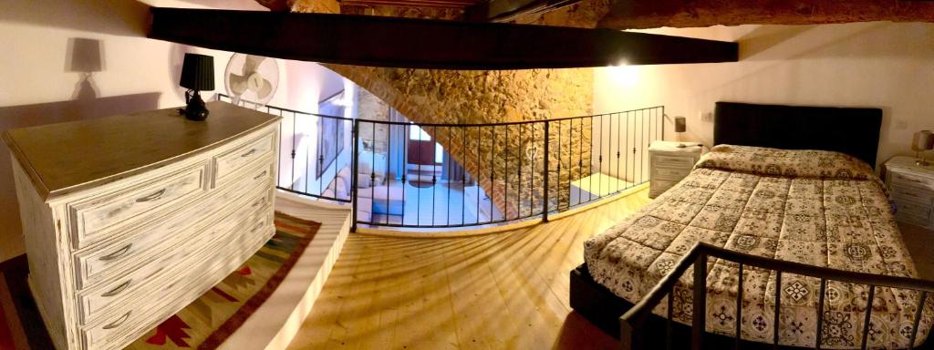 a bedroom with a bed in a room at Casa Leo in Capoliveri