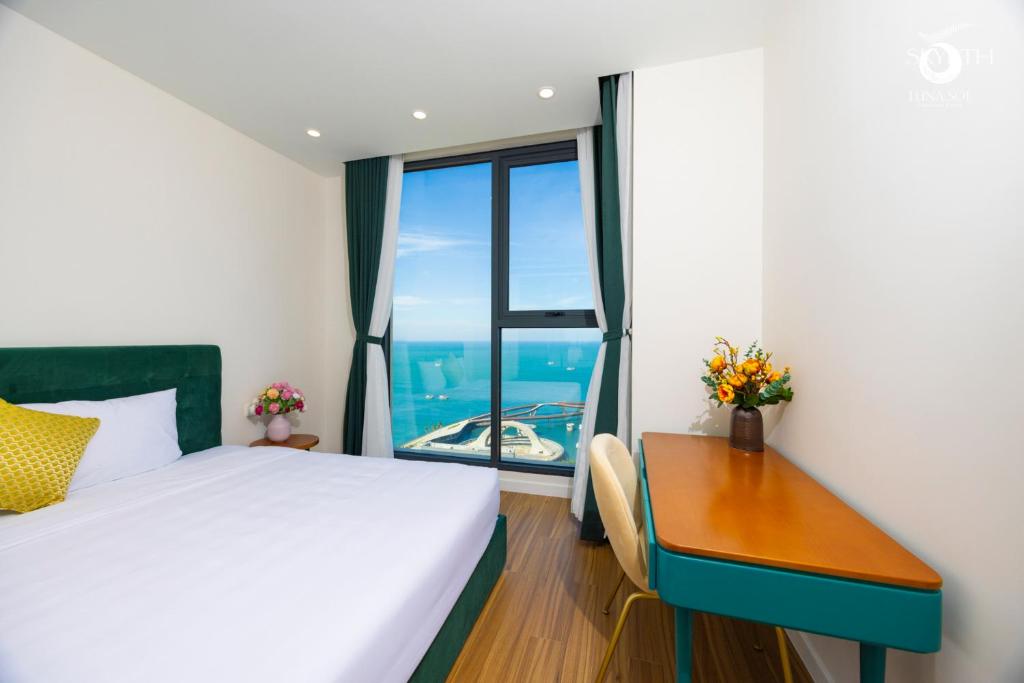 Giường trong phòng chung tại Luna Sol Apartment - Sunset & Firework Signature