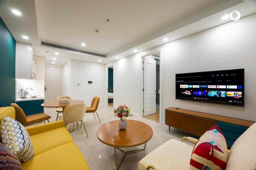 TV/trung tâm giải trí tại Luna Sol Apartment - Sunset & Firework Signature