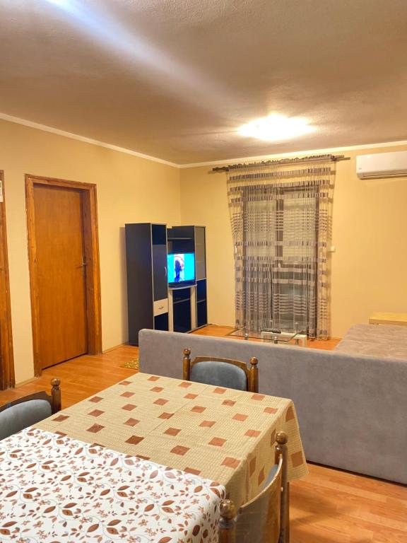 Μια τηλεόραση ή/και κέντρο ψυχαγωγίας στο Guest house Vukovic