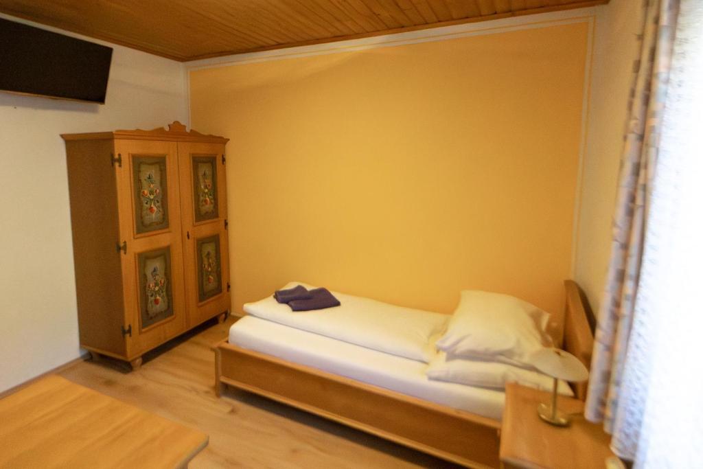 Postel nebo postele na pokoji v ubytování Paula's Pension