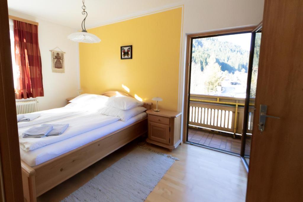 Postel nebo postele na pokoji v ubytování Paula's Pension