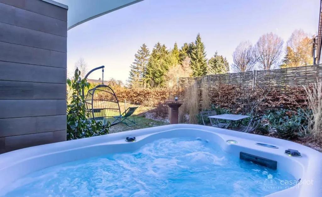 Fotografie z fotogalerie ubytování Cozy House with Jacuzzi in Gouvy v destinaci Gouvy
