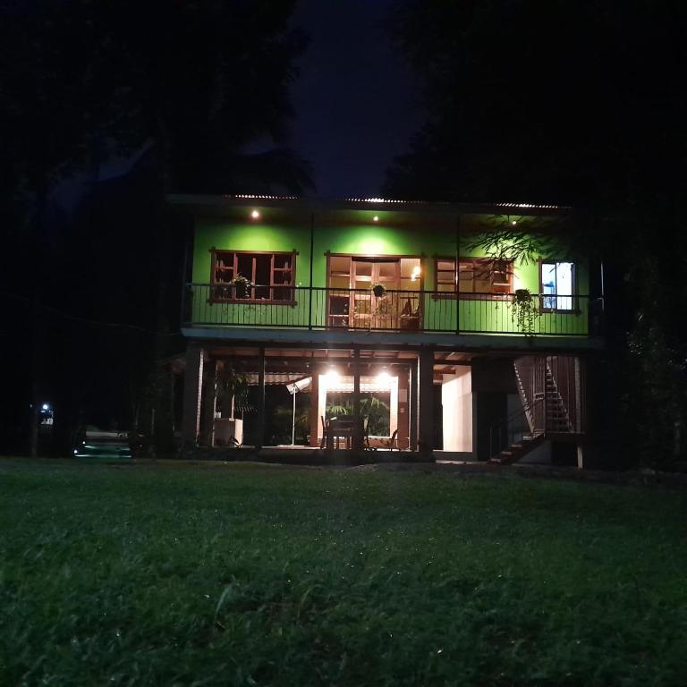 Zahrada ubytování Riverside Oasis Cabin with A C