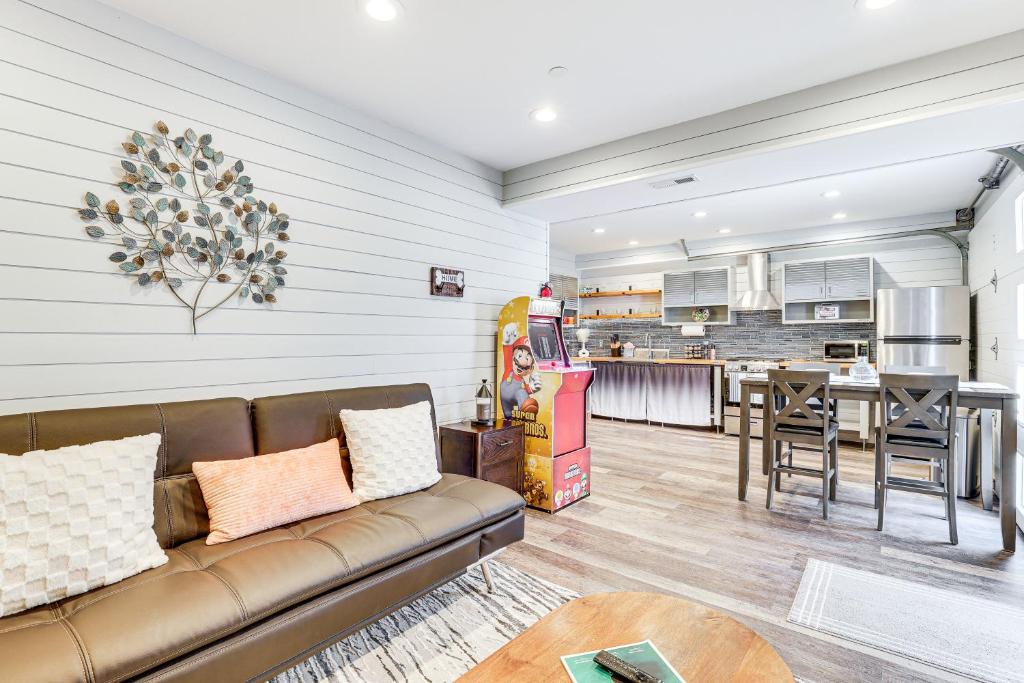 Η κουζίνα ή μικρή κουζίνα στο 1 Mi to Chickamauga Lake Apartment in Soddy-Daisy