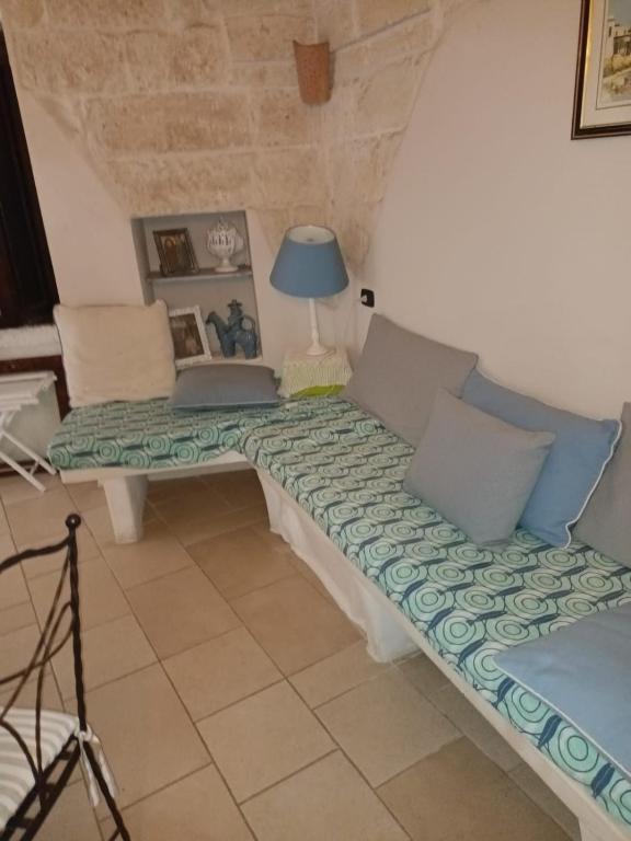A bed or beds in a room at Che Vista!! Ostuni ,sulle bianche mura con vista mozzafiato