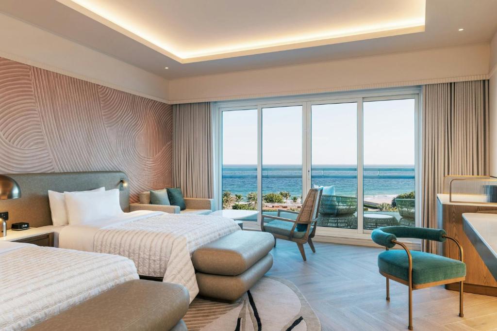 Posezení v ubytování Le Meridien Al Aqah Beach Resort