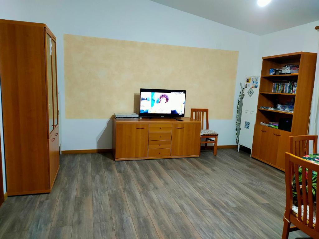 TV a/nebo společenská místnost v ubytování Casa Vacanze LIBECCIO Free private parking