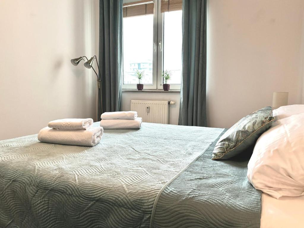 Ένα ή περισσότερα κρεβάτια σε δωμάτιο στο Real Life Apartament