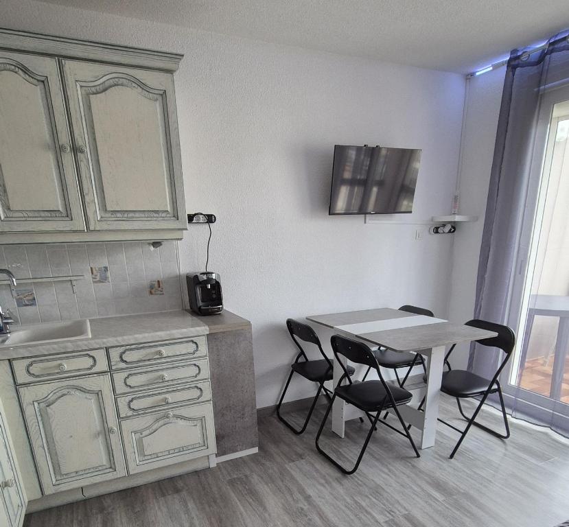 Kuchyňa alebo kuchynka v ubytovaní Appartement T2 Centre Port Cap d'Agde