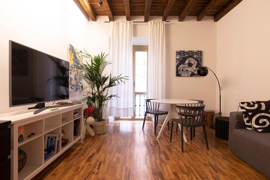 Live Milan in Style Elegant Apartment Near Duomo