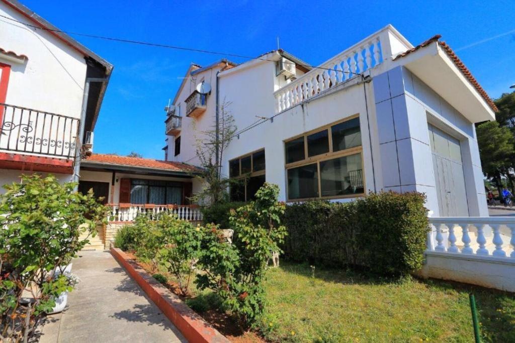 Budova, v ktorej sa apartmán nachádza