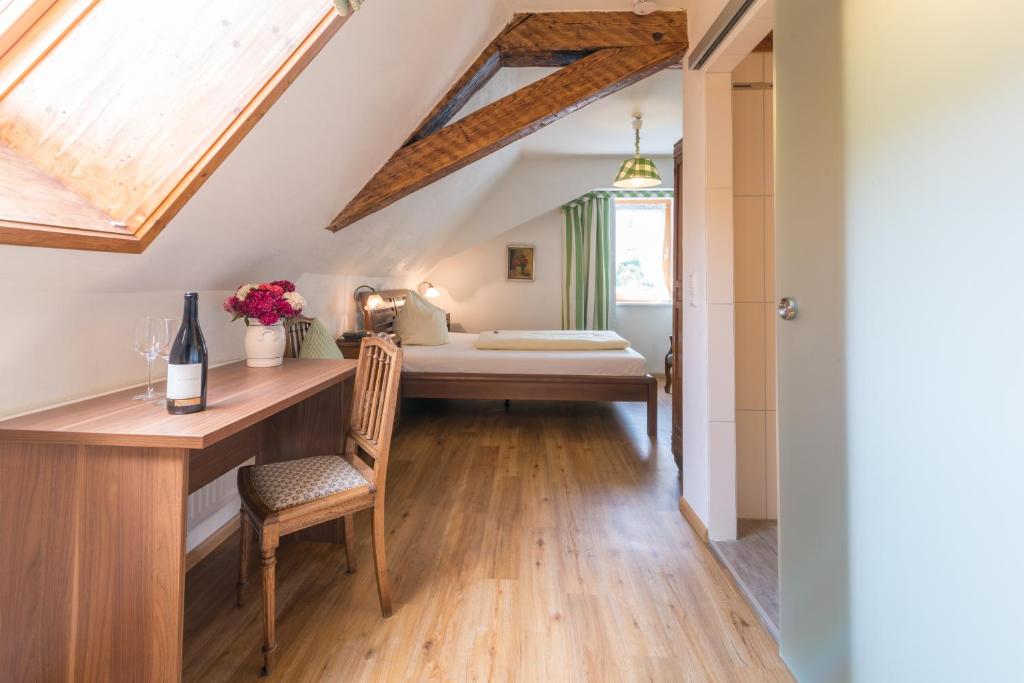 Goldener Adler Oberried - Hotel & Appartements - Classic Room B With Small Double Bed