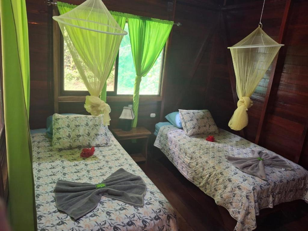 Postel nebo postele na pokoji v ubytování Cabinas Nirvana