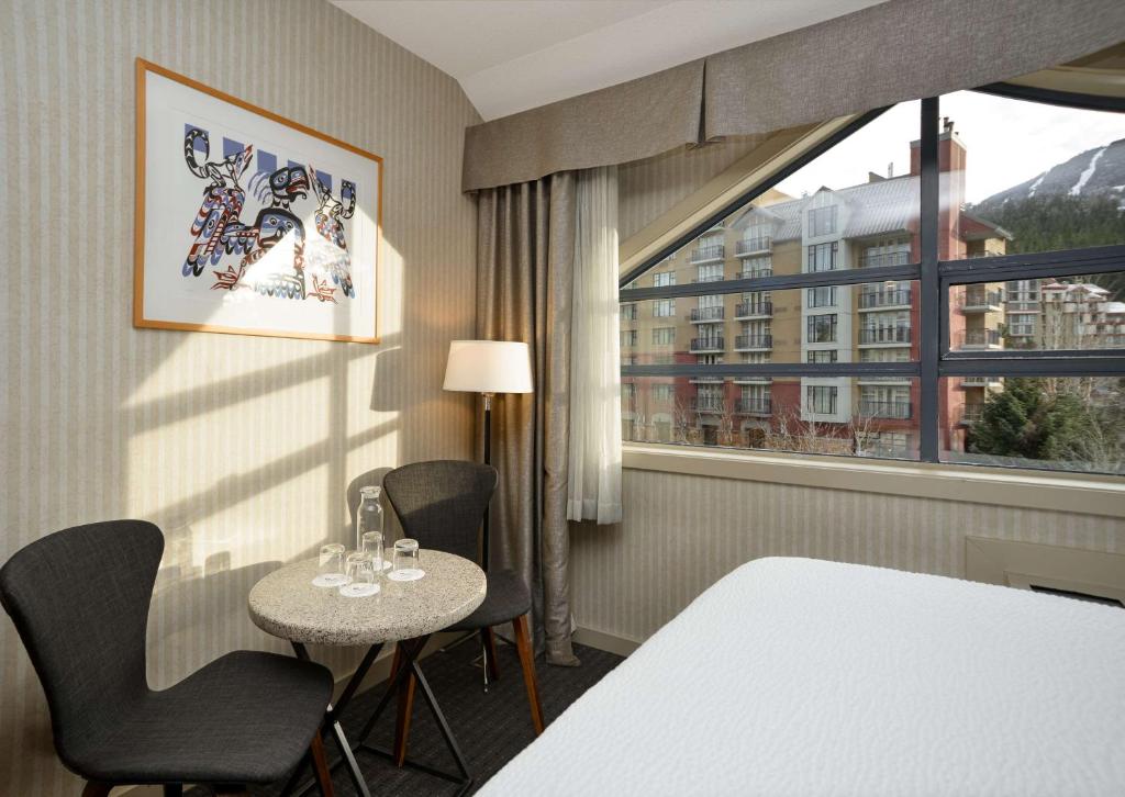 Nespecifikovaný výhled na hory nebo výhled na hory při pohledu z hotelu