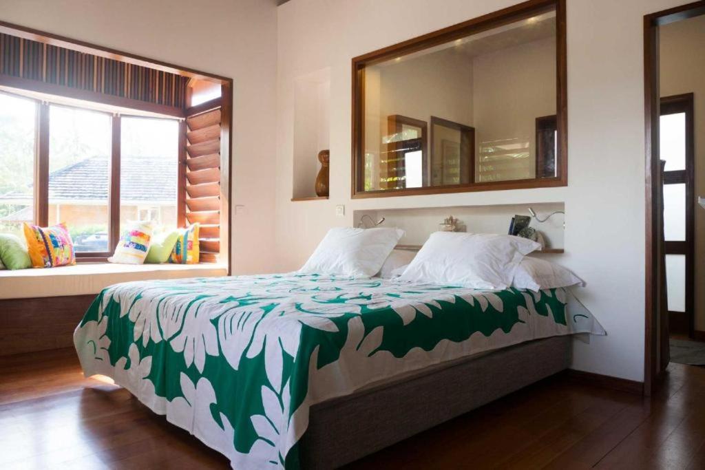 Postel nebo postele na pokoji v ubytování Moorea Reef Bungalows