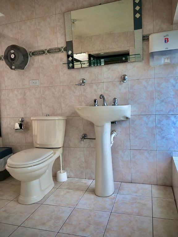 Koupelna v ubytování Hostal Café Tiana
