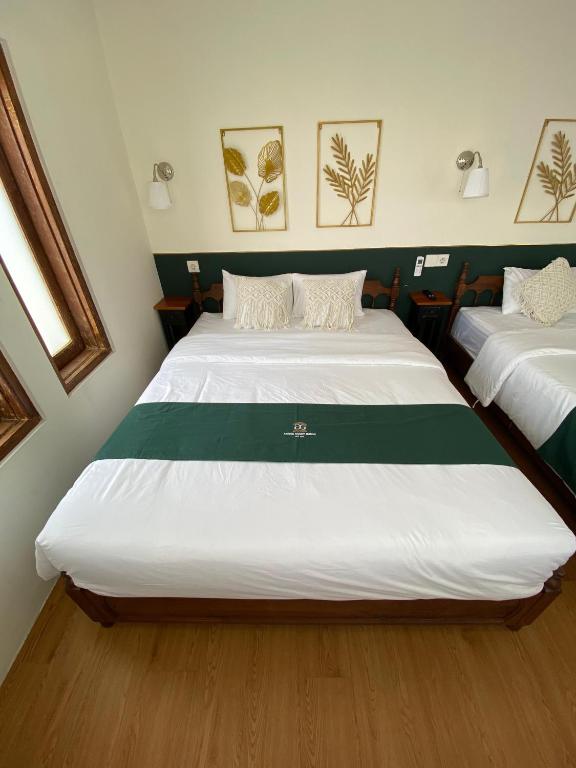 Postel nebo postele na pokoji v ubytování Agung Guest House by RF