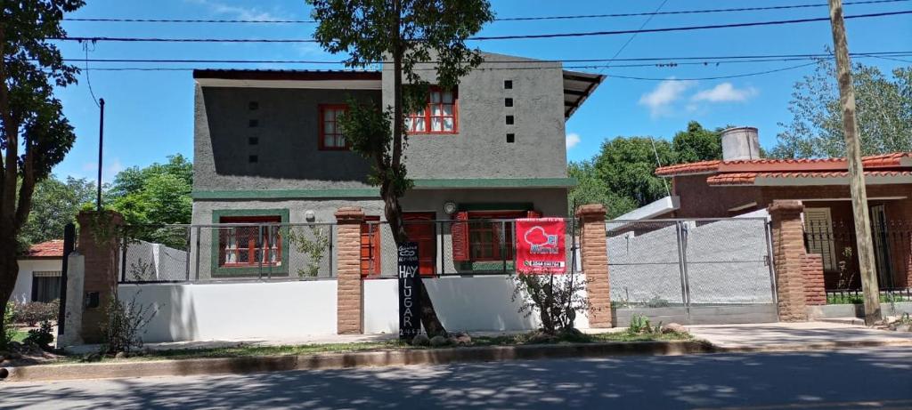 Το κτήριο όπου στεγάζεται  το διαμέρισμα